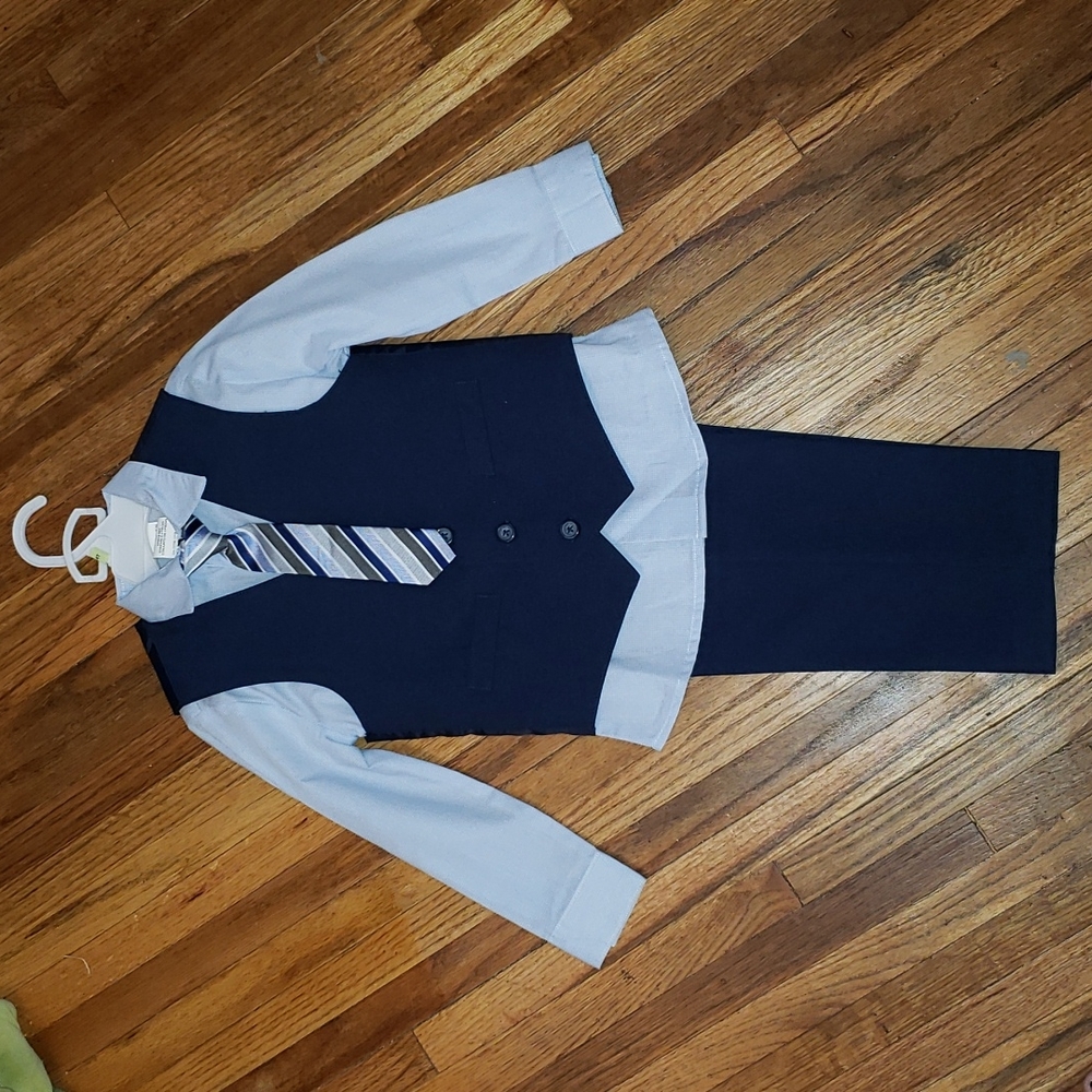 4t boys suit set. Van heusen
